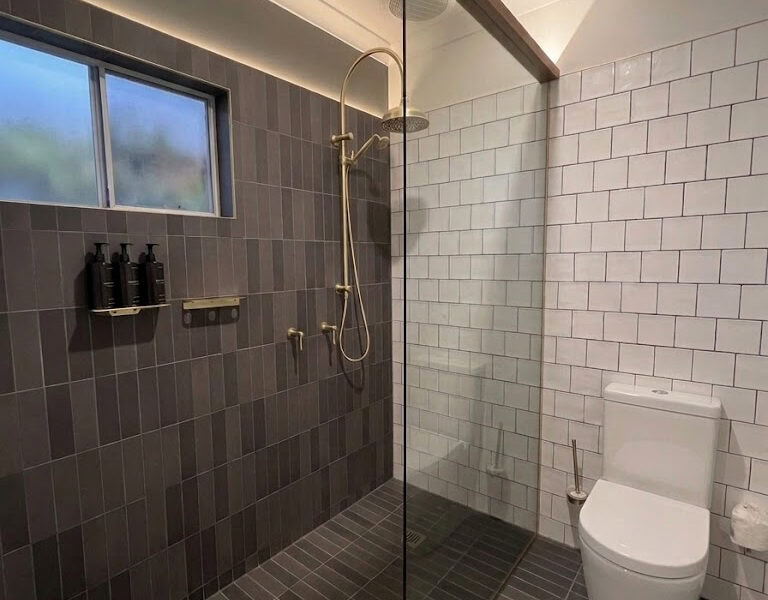 Birdsville Hotel Luxury Accommodation Bathroom